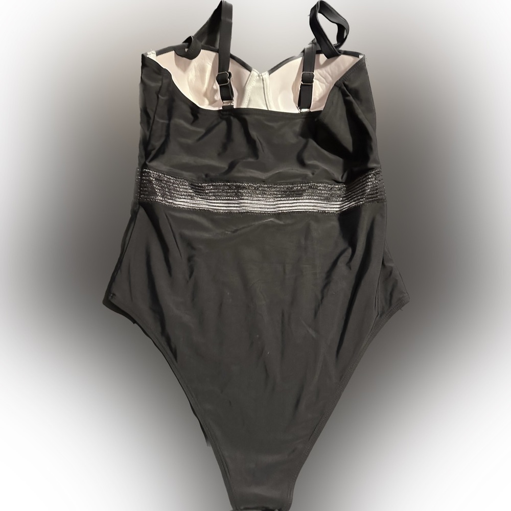 SHEIN size Large beautiful one-piece padded bathing suit. - Picture 2 of 4